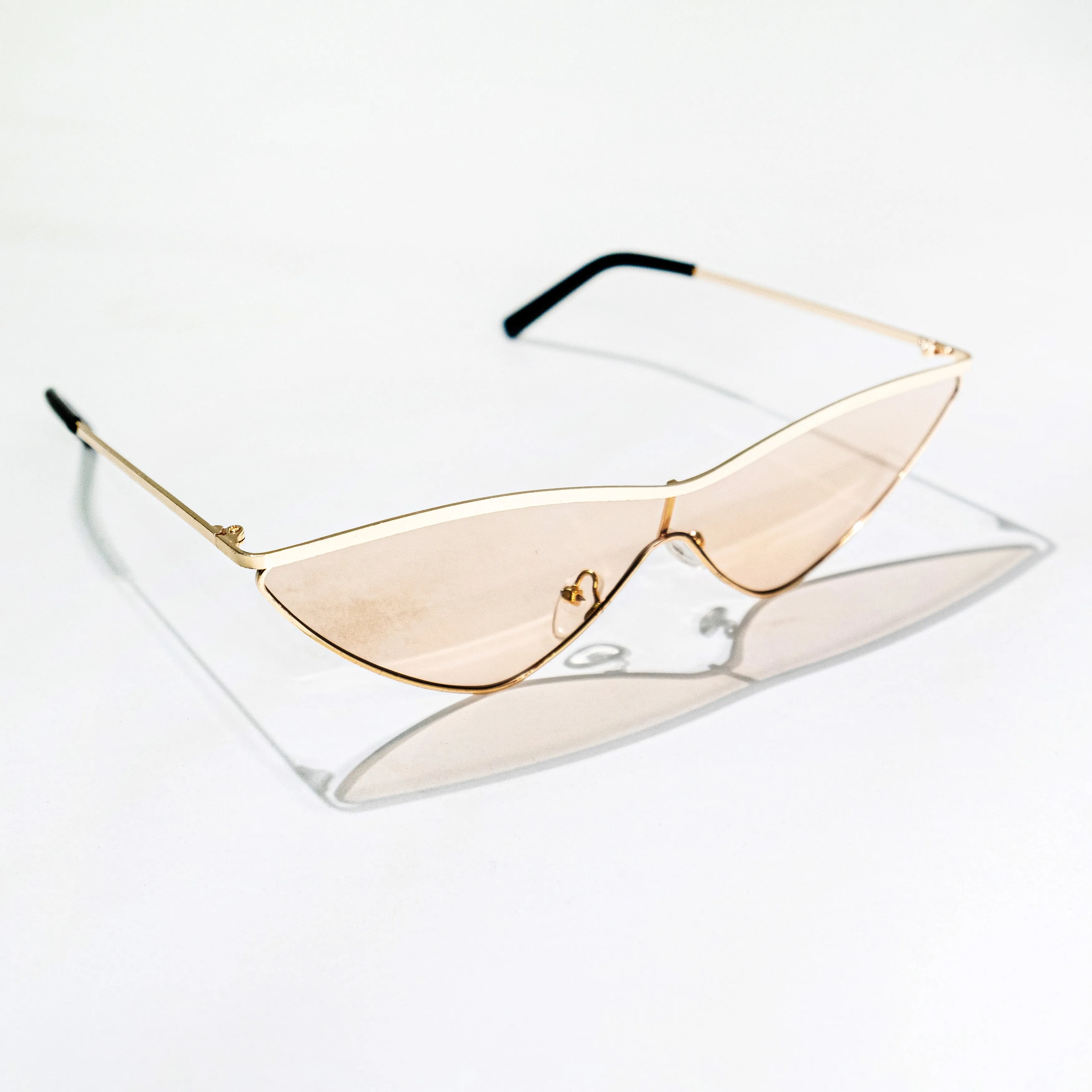 Chokore Cat-Eye Sunglasses with Metal Frame (Golden)