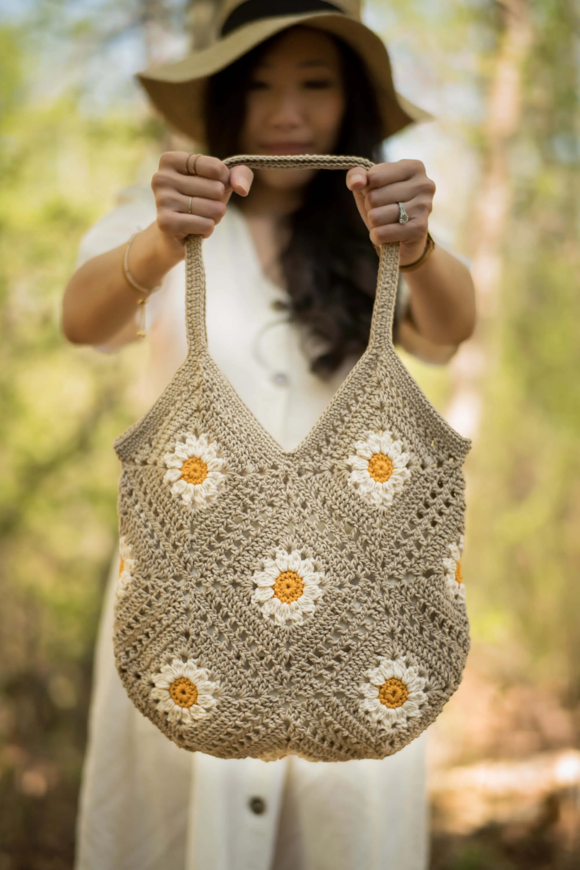 Crochet Kit - Breezy Days Daisy Bag