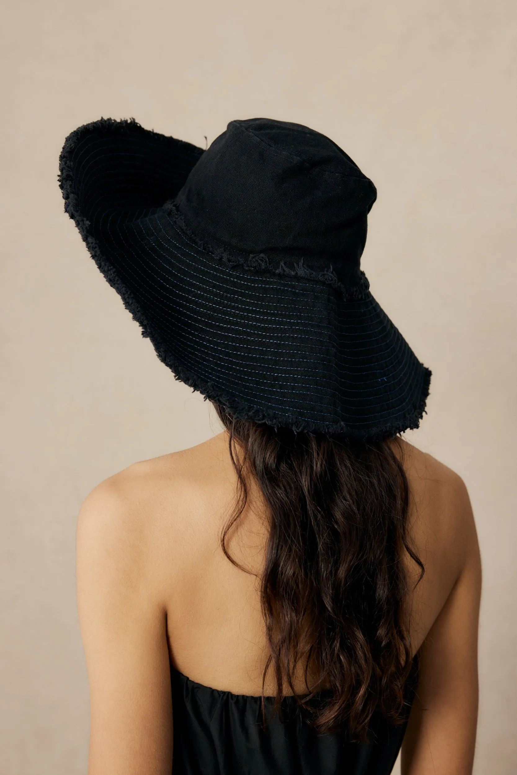 Oma Hat - Black / Blue